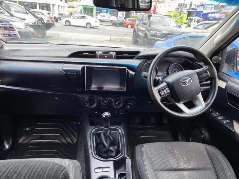 
								Toyota Hilux 2017, 4WD, SR full									