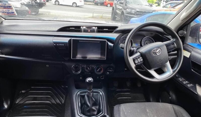 
								Toyota Hilux 2017, 4WD, SR full									