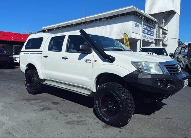 
								2012 Toyota Hilux full									