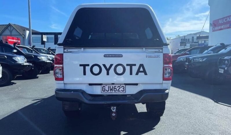 
								2012 Toyota Hilux full									