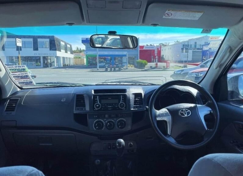 
								2012 Toyota Hilux full									