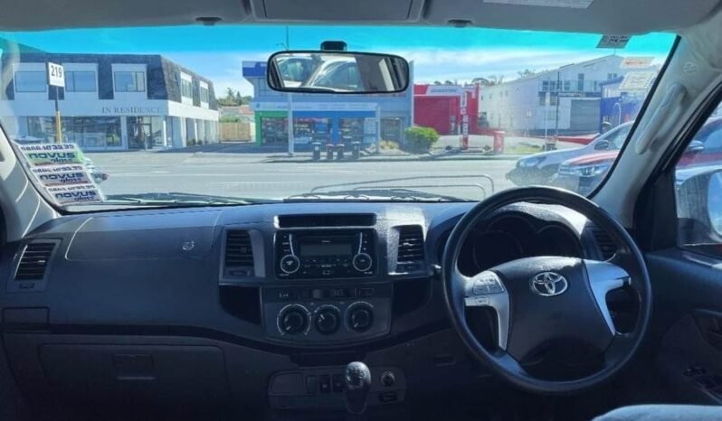 
								2012 Toyota Hilux full									