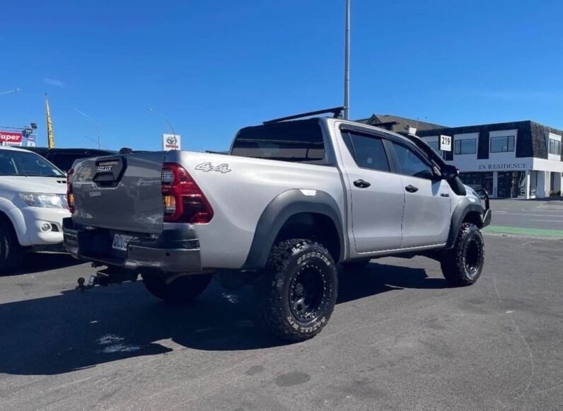 
								Toyota Hilux 2016 full									
