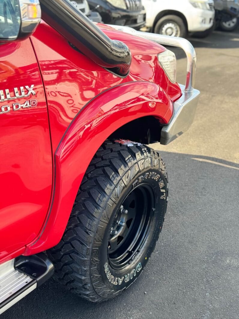 
								2013 Toyota Hilux SR5 full									