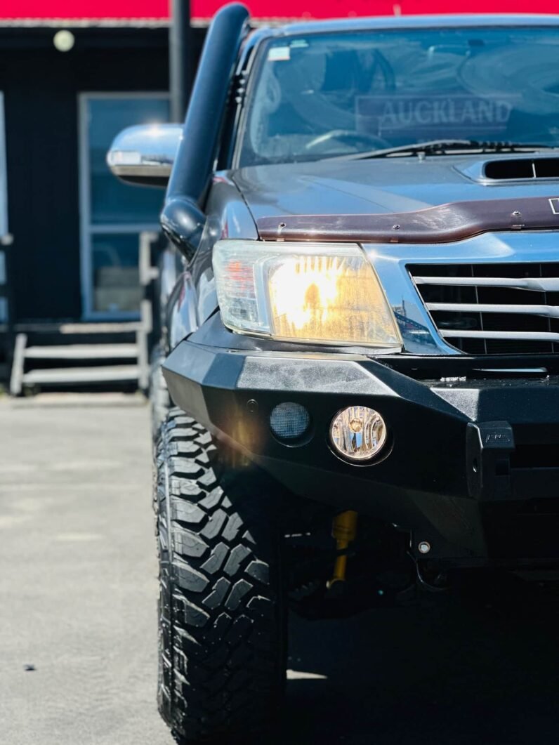 
								2012 Toyota Hilux SR5 full									