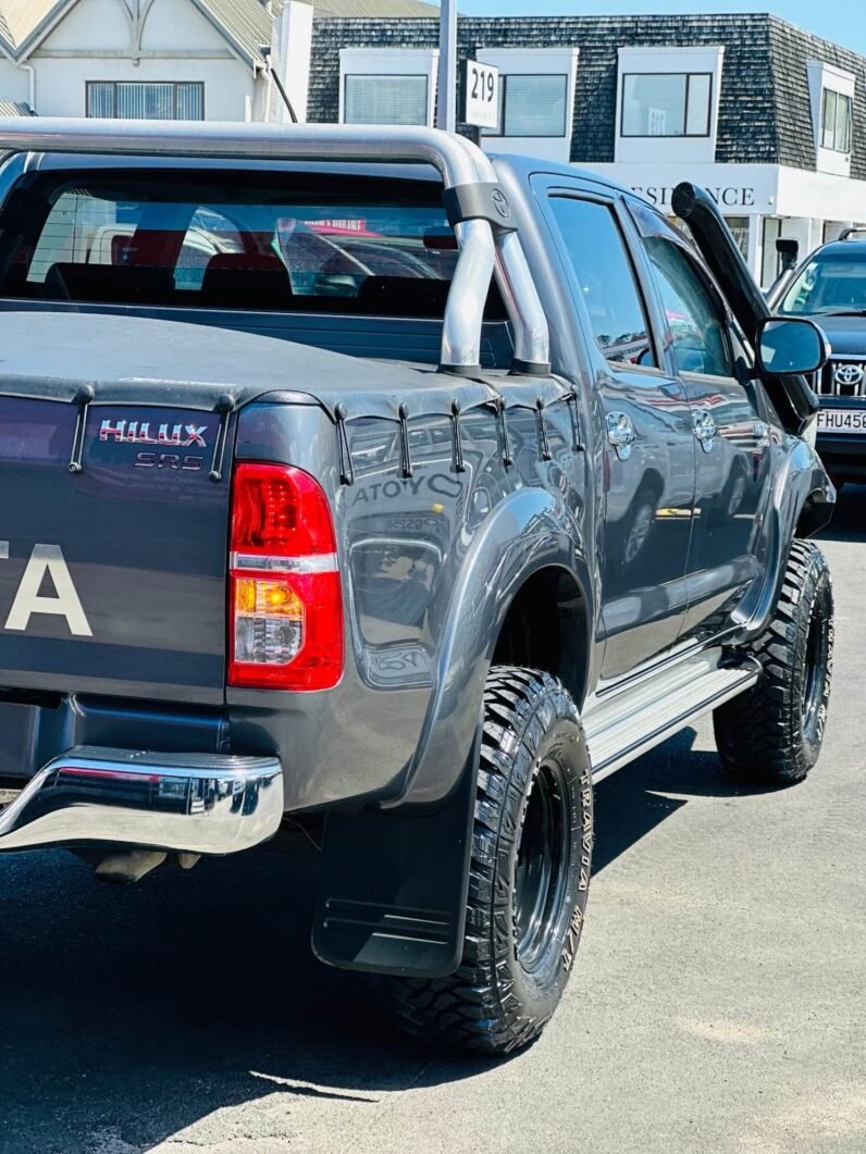 
								2012 Toyota Hilux SR5 full									