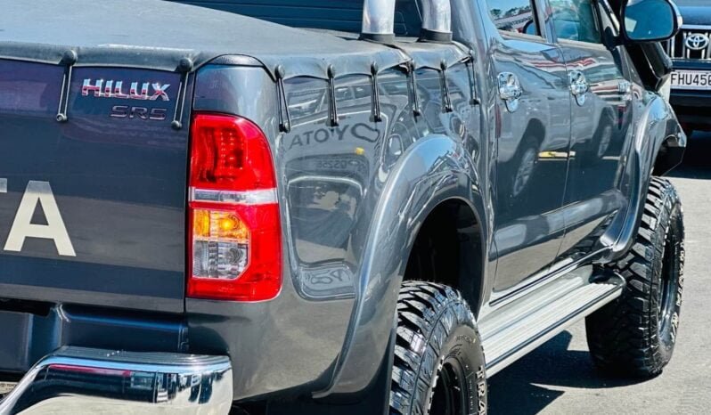 
								2012 Toyota Hilux SR5 full									