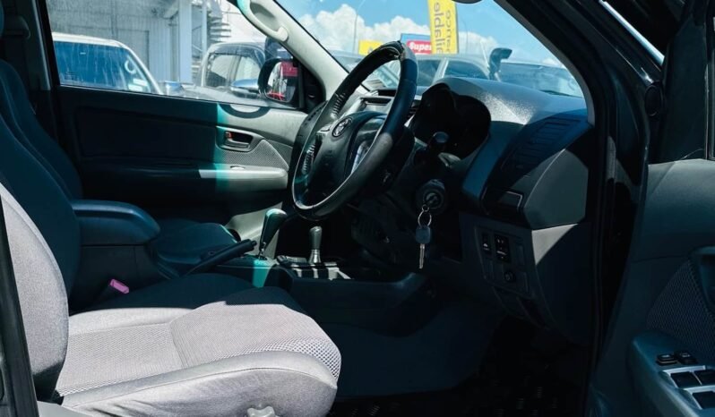 
								2012 Toyota Hilux SR5 full									