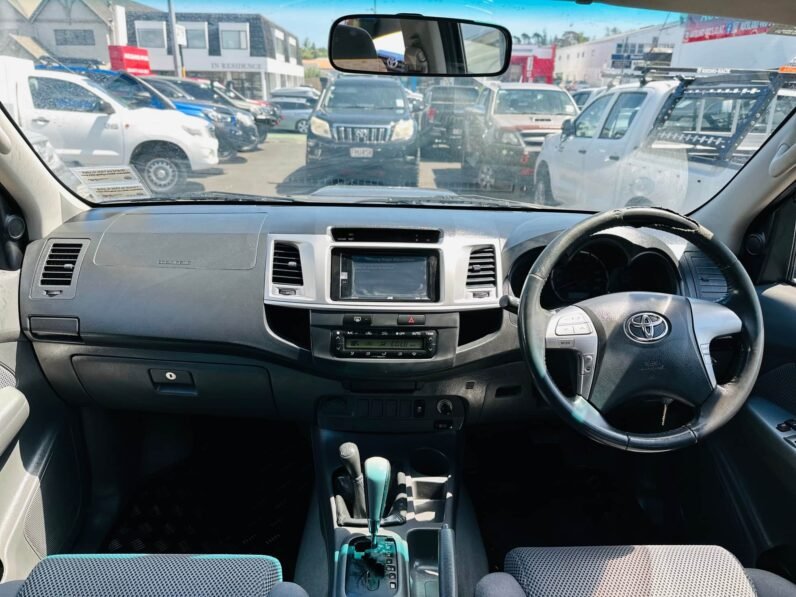 
								2012 Toyota Hilux SR5 full									