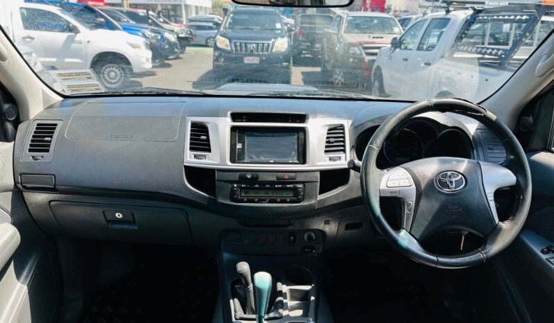 
								2012 Toyota Hilux SR5 full									