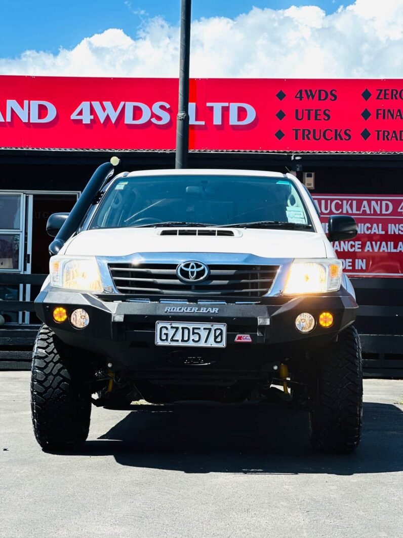 
								2012 Toyota Hilux full									