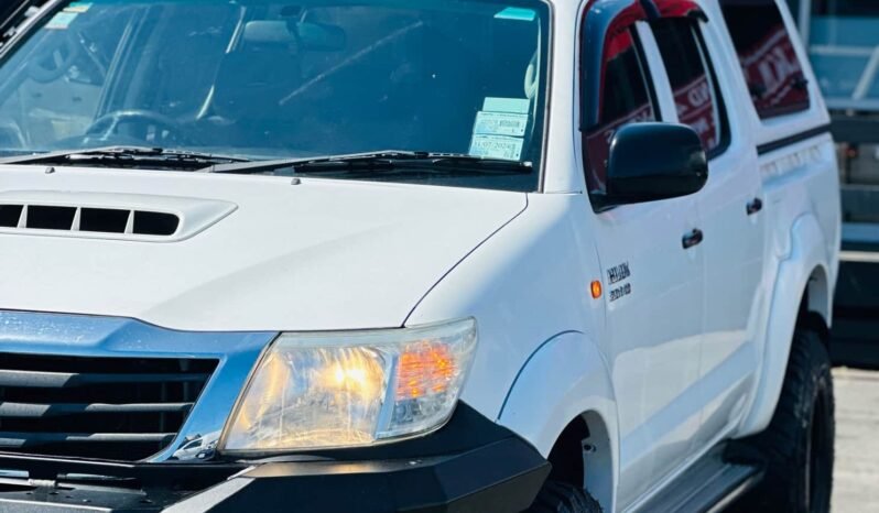 
								2012 Toyota Hilux full									