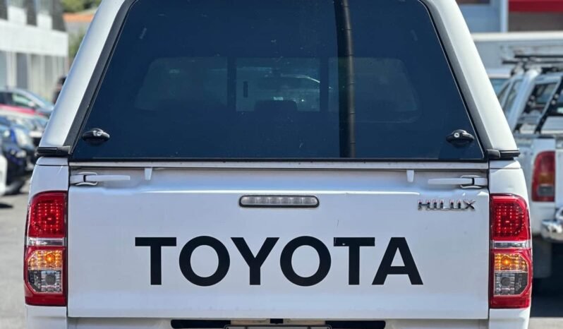 
								2012 Toyota Hilux full									