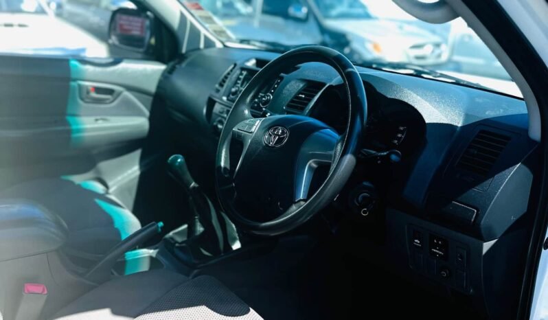 
								2012 Toyota Hilux full									