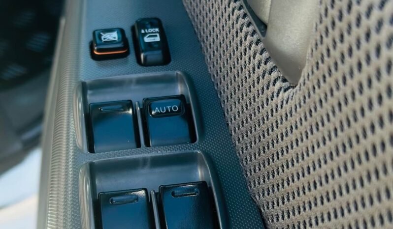 
								2012 Toyota Hilux full									