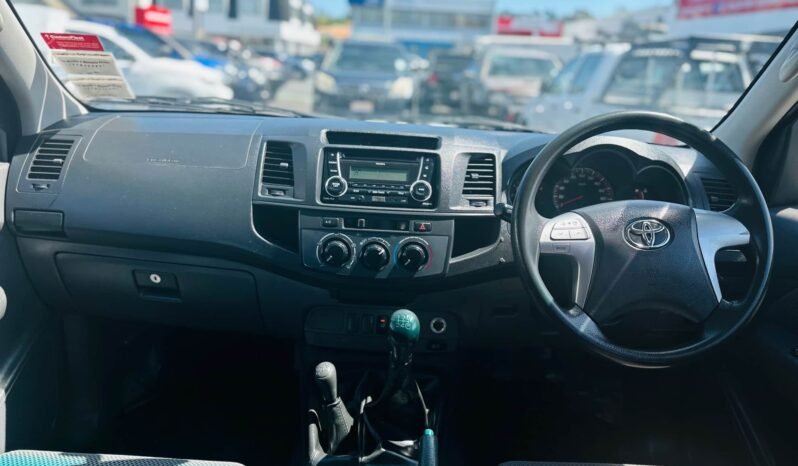 
								2012 Toyota Hilux full									