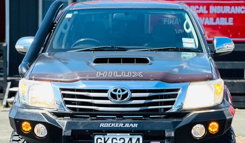 
								2012 Toyota Hilux SR5 full									