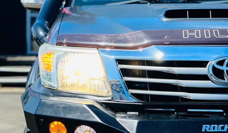 
								2012 Toyota Hilux SR5 full									