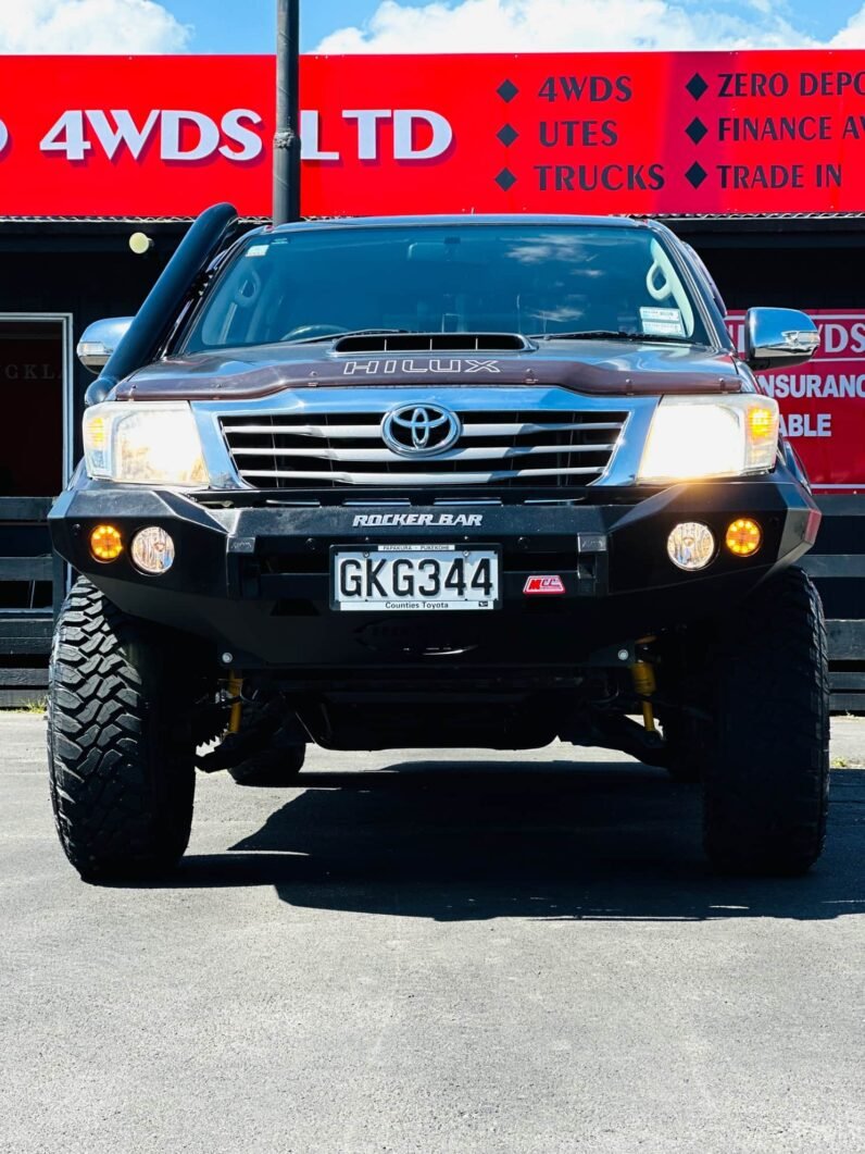 
								2012 Toyota Hilux SR5 full									