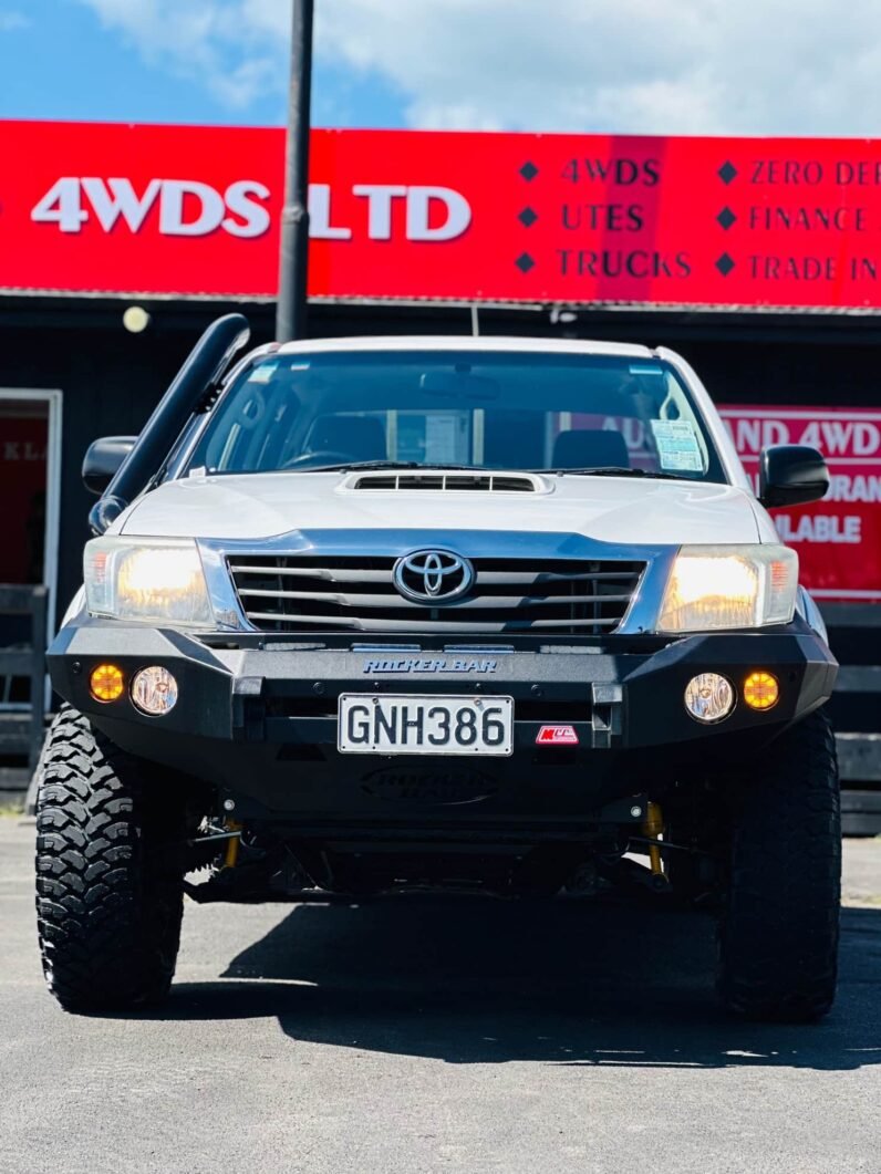
								2012 Toyota Hilux full									