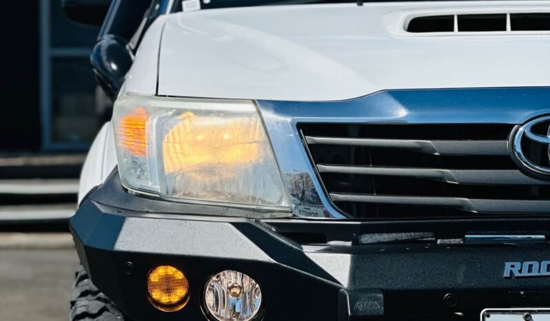 
								2012 Toyota Hilux full									