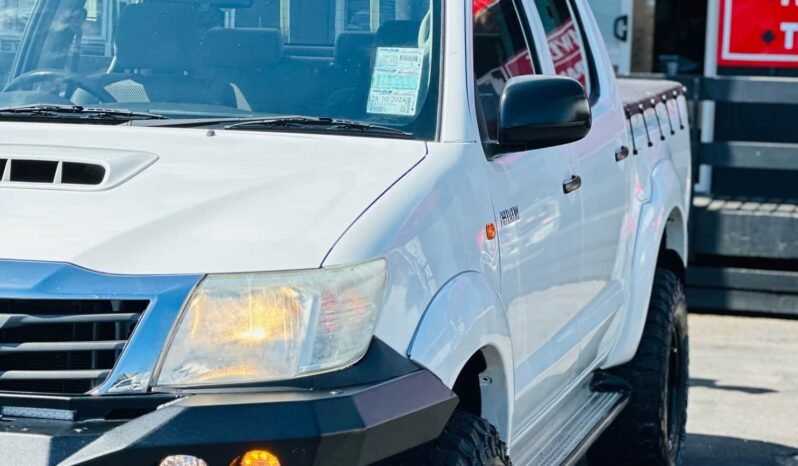 
								2012 Toyota Hilux full									