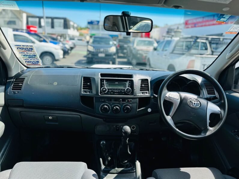 
								2012 Toyota Hilux full									