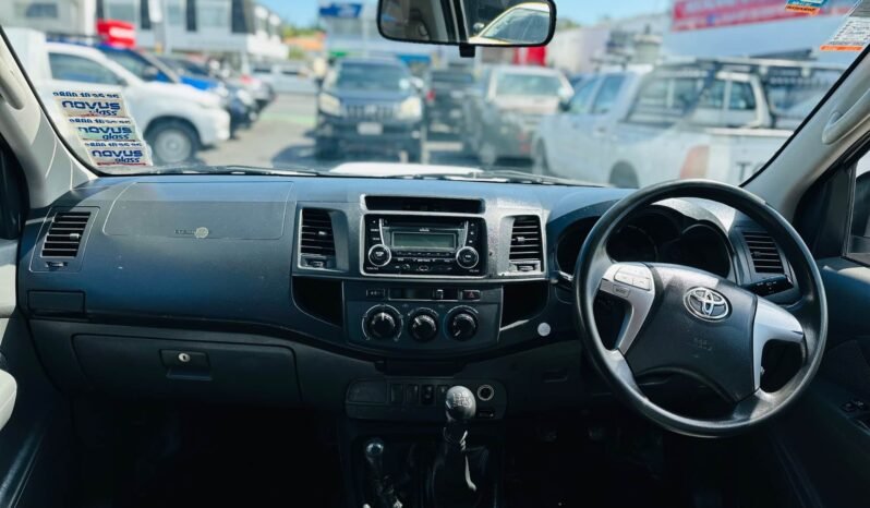 
								2012 Toyota Hilux full									