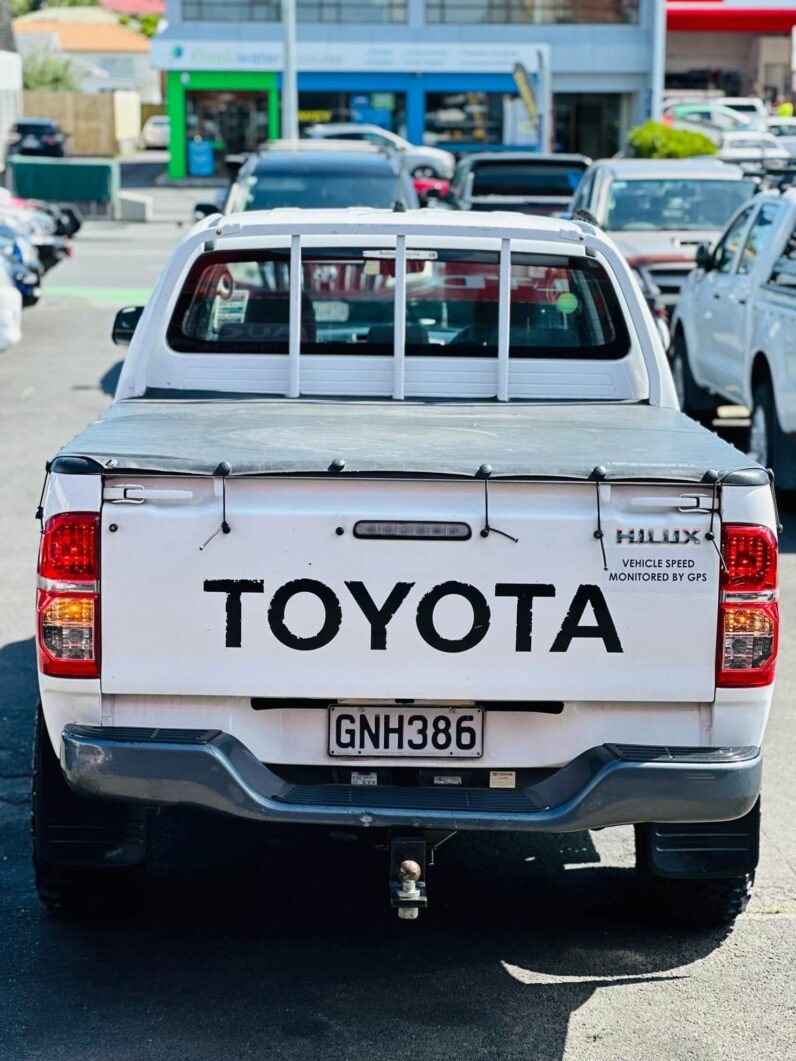 
								2012 Toyota Hilux full									