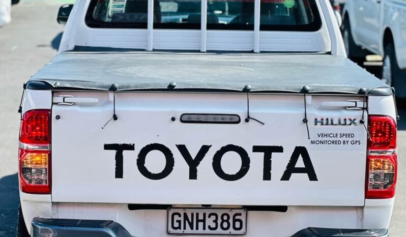 
								2012 Toyota Hilux full									