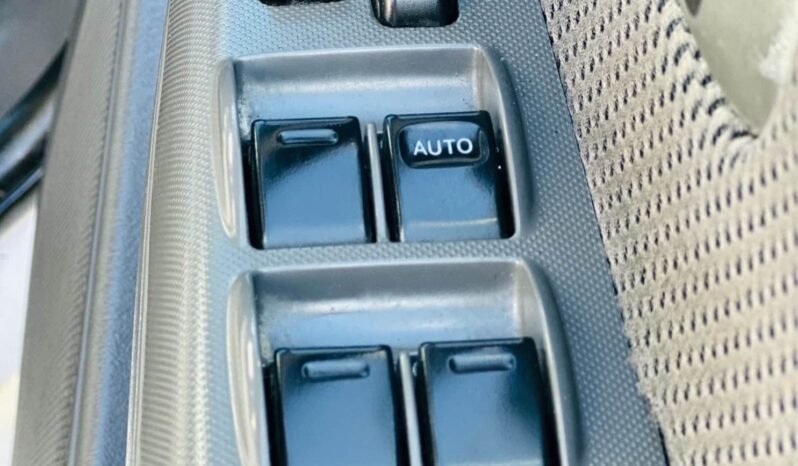 
								2012 Toyota Hilux full									