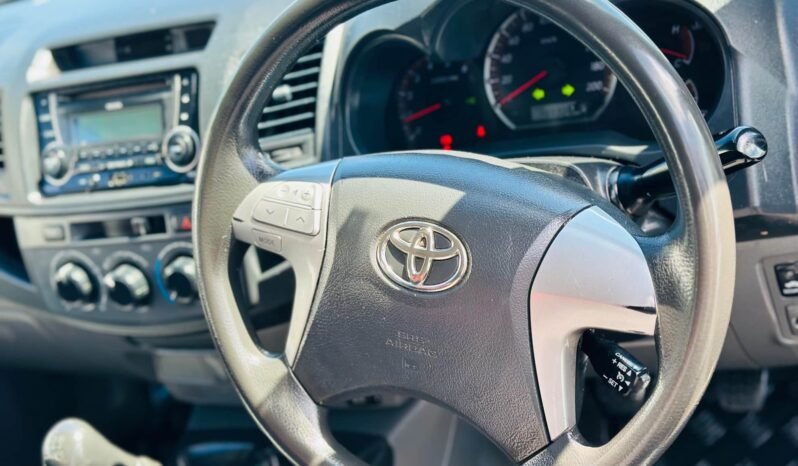 
								2012 Toyota Hilux full									