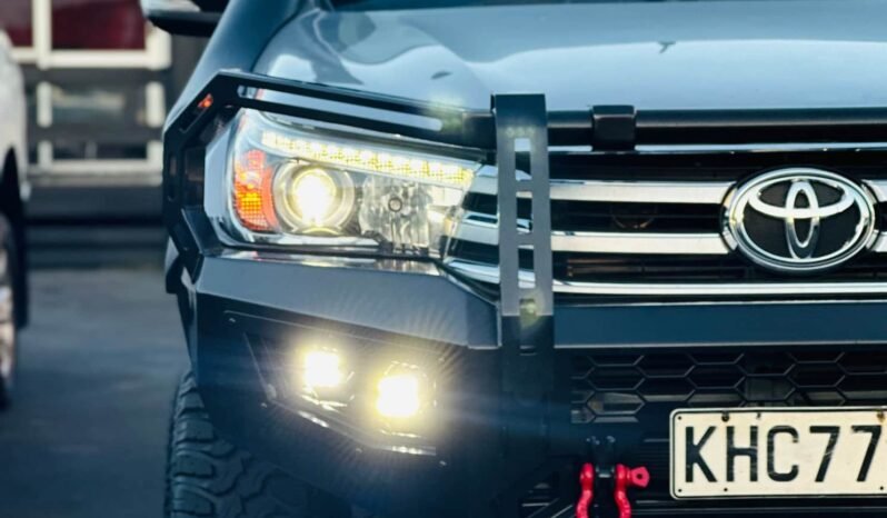 
								2017 Toyota Hilux SR5 full									