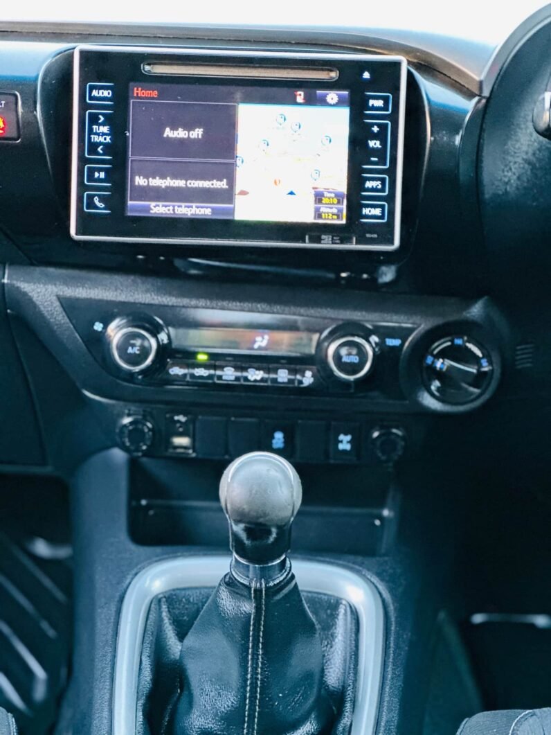 
								2017 Toyota Hilux SR5 full									