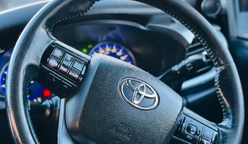 
								2017 Toyota Hilux SR5 full									