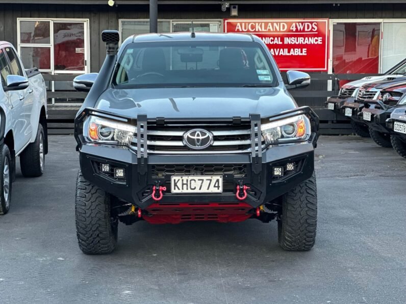 
								2017 Toyota Hilux SR5 full									