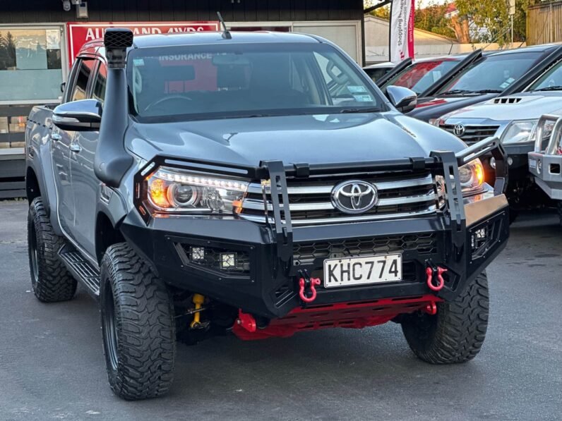 
								2017 Toyota Hilux SR5 full									