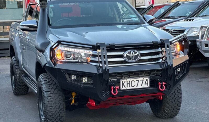 
								2017 Toyota Hilux SR5 full									