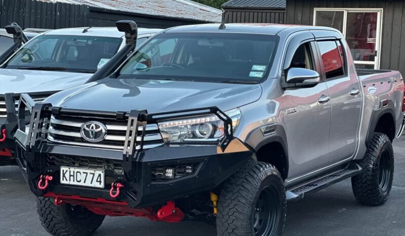 
								2017 Toyota Hilux SR5 full									