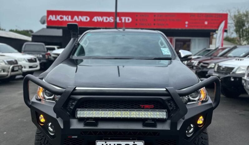 
								2017 Toyota Hilux SR5 full									