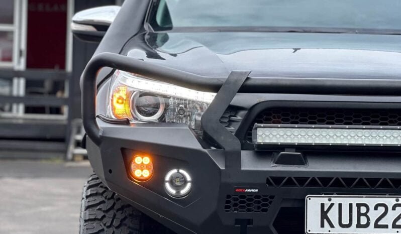 
								2017 Toyota Hilux SR5 full									