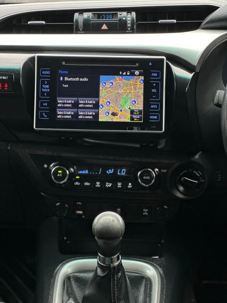 
								2017 Toyota Hilux SR5 full									