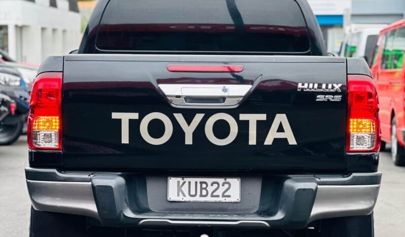 
								2017 Toyota Hilux SR5 full									