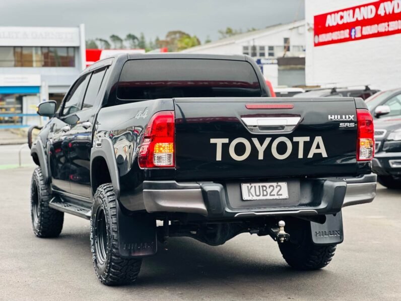 
								2017 Toyota Hilux SR5 full									