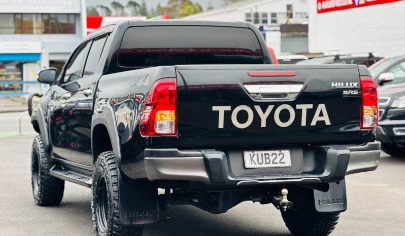 
								2017 Toyota Hilux SR5 full									