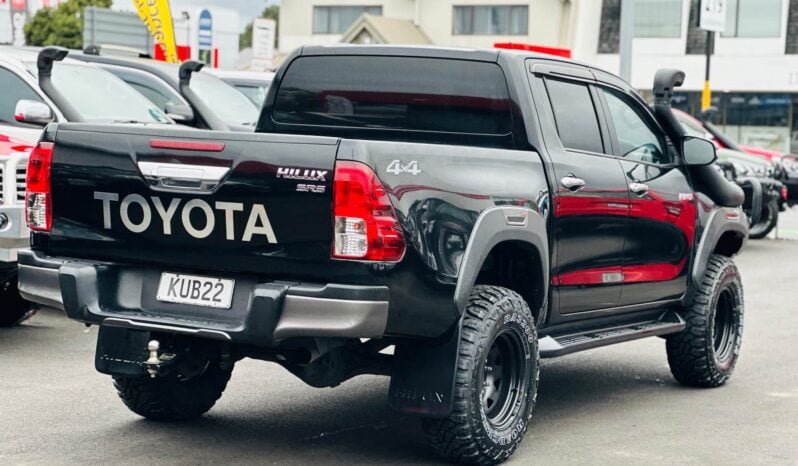 
								2017 Toyota Hilux SR5 full									