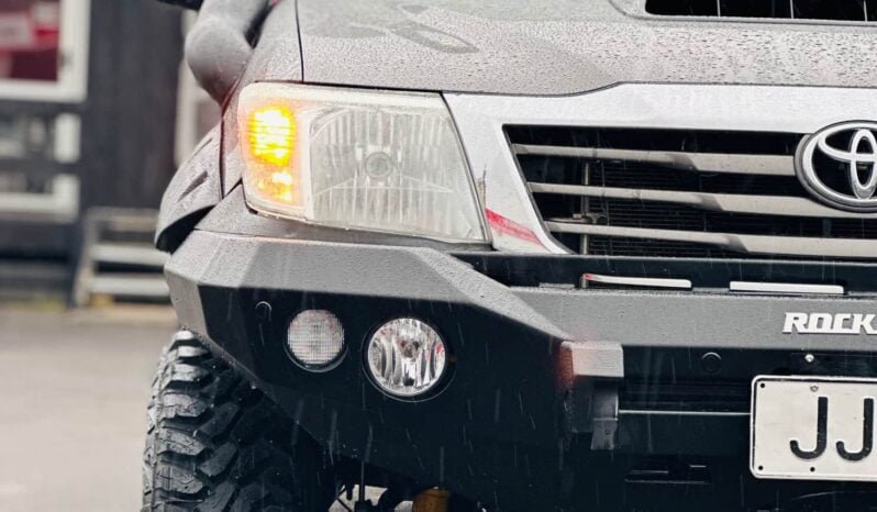 
								2015 Toyota Hilux SR full									