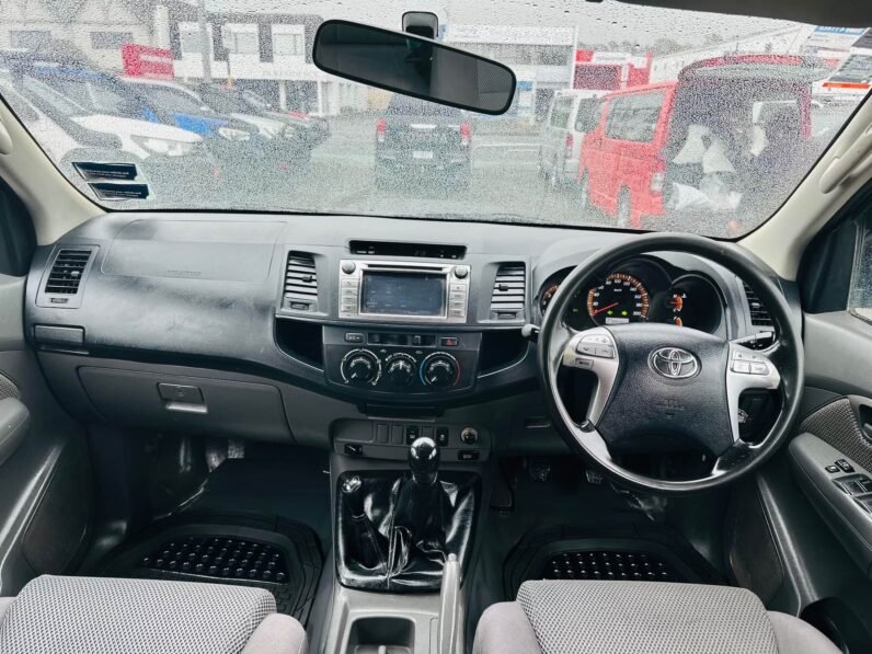 
								2015 Toyota Hilux SR full									