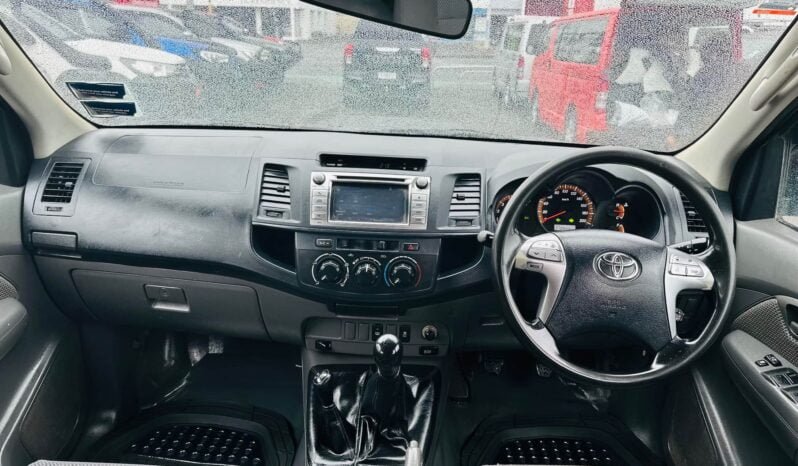 
								2015 Toyota Hilux SR full									