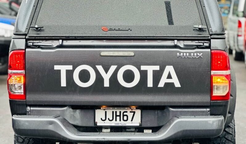
								2015 Toyota Hilux SR full									